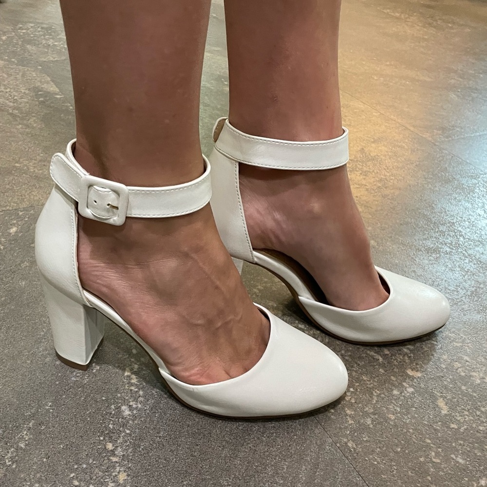 Dream Pairs white close toed chunky high heels pump dress shoes